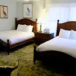 Yosemite Bug Rustic Mountain Resort