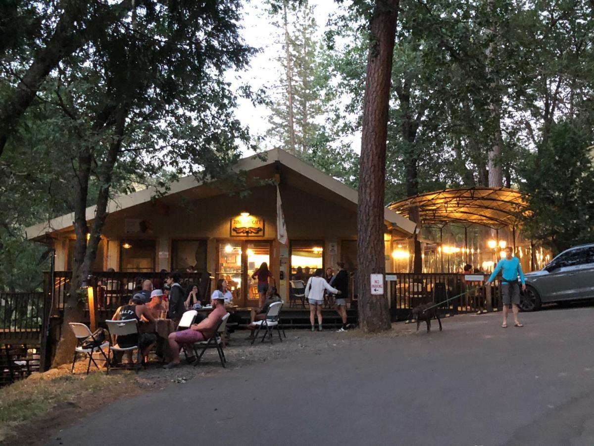 Yosemite Bug Rustic Mountain Lodge *