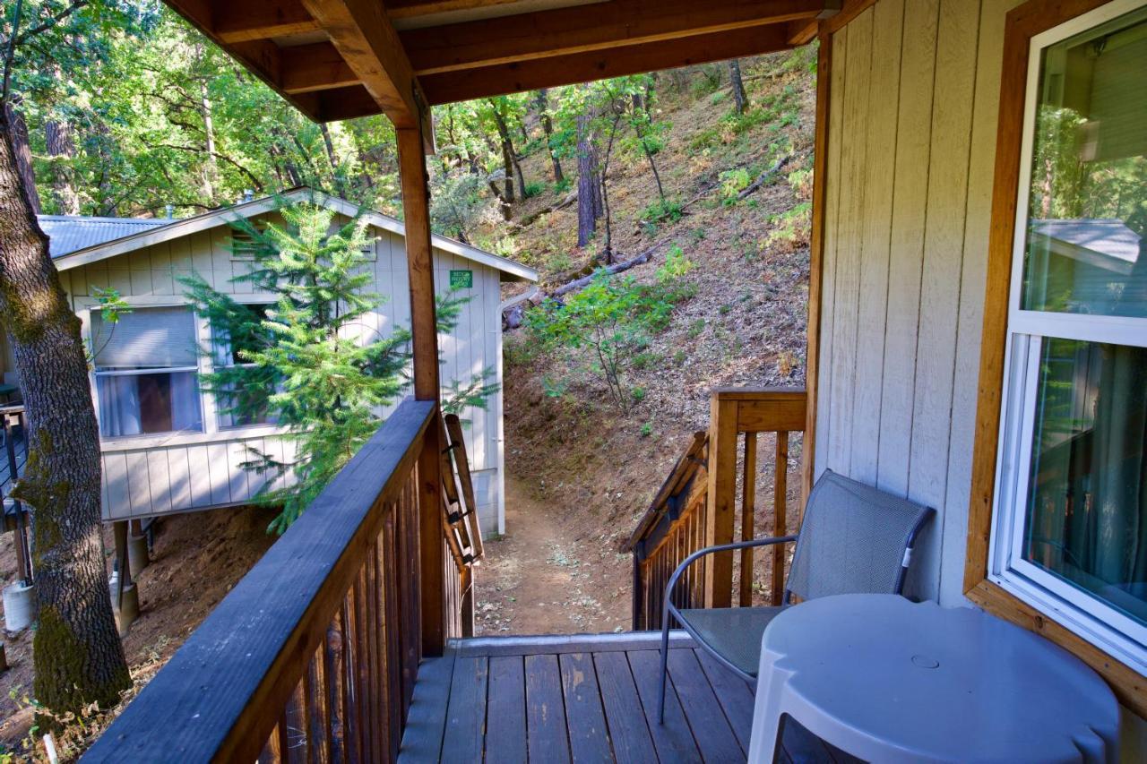 Yosemite Bug Rustic Mountain Lodge *