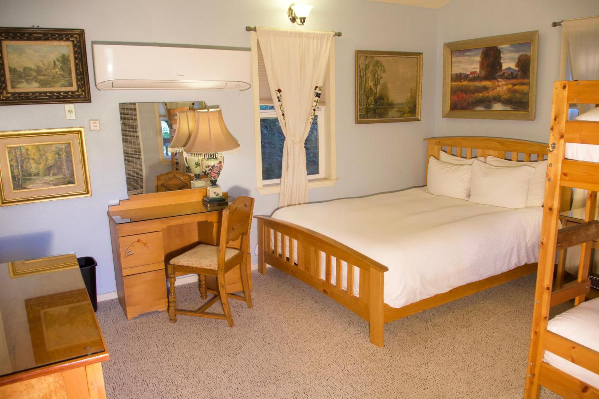 Yosemite Bug Rustic Mountain Lodge