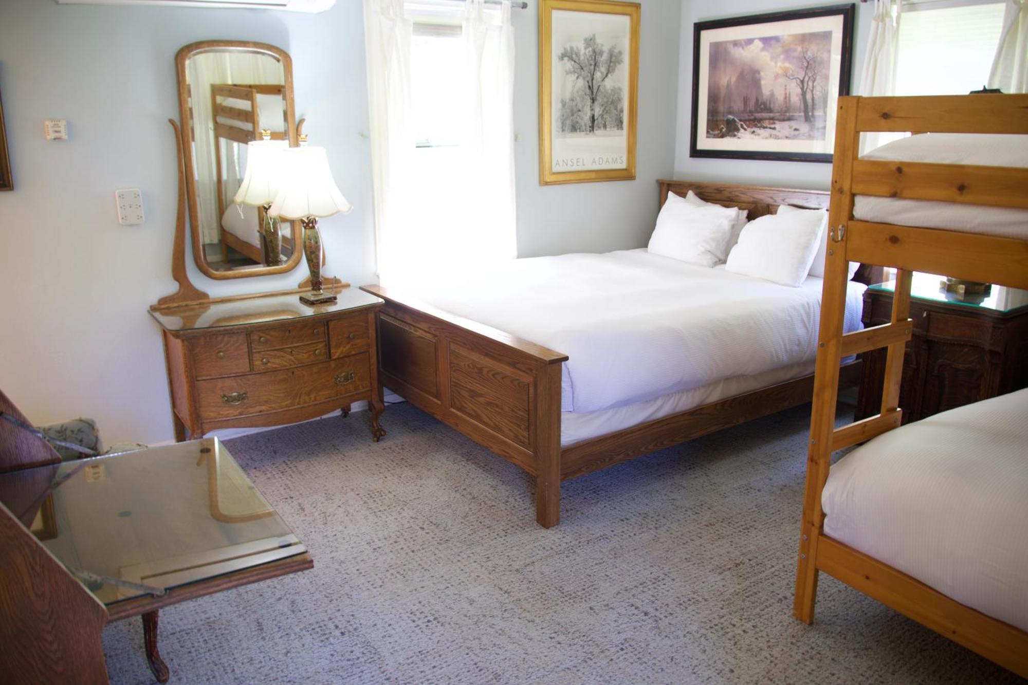 Lodge Yosemite Bug Rustic Mountain Midpines