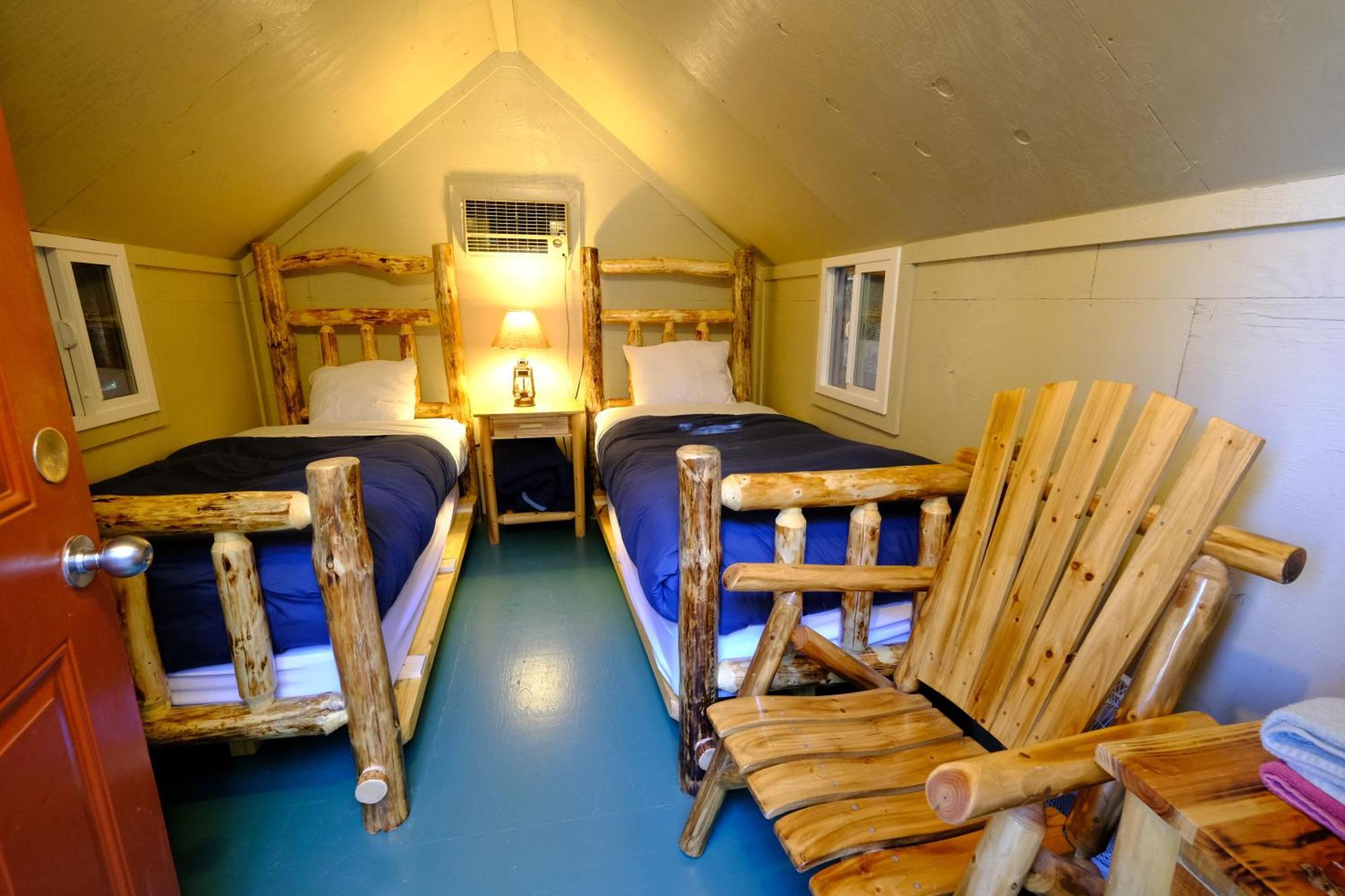Lodge Yosemite Bug Rustic Mountain Midpines